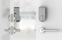 Vista frontal y lateral del smart lock